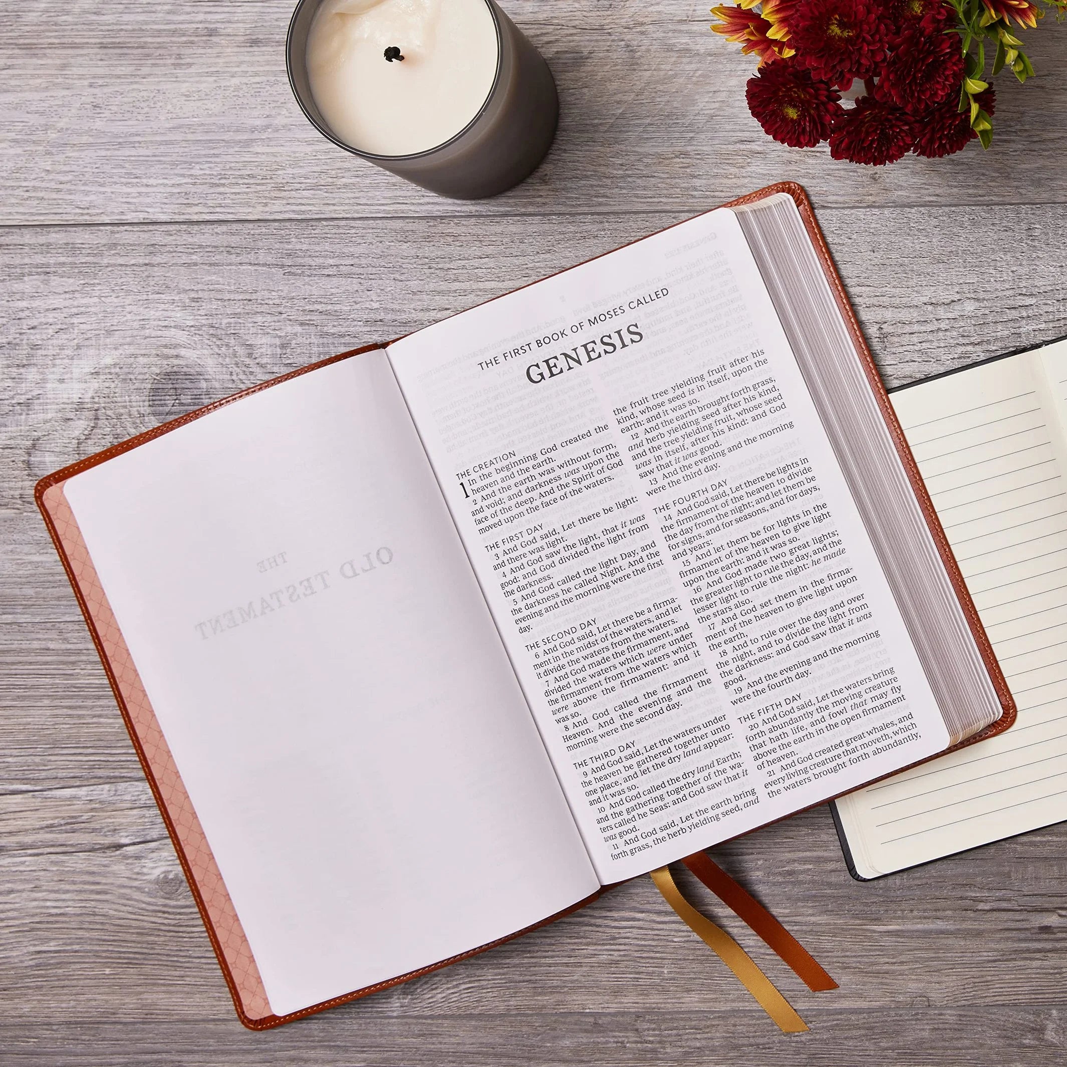 KJV Holy Bible: Giant Print Thinline Bible, Black Leathersoft, Red Letter, Comfort Print: King James Version (Vintage Se, (Hardcover)